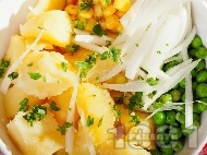 Рецепта Картофена салата с грах, царевица и лук и сос от майонеза, кетчуп, горчица и лимонов сок